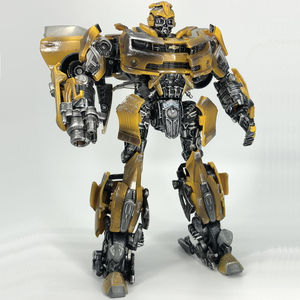 おもちゃ 合金 変形 ロボット Hasbro MPM-03 BATTLE DAMAGE バンブルビー Bumblebee